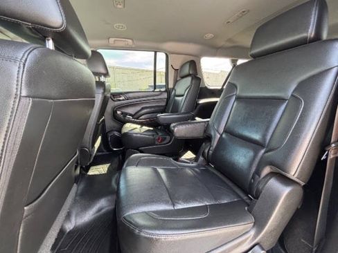 Used 2018 Chevrolet Suburban LT w/ Luxury Package RWD image 17