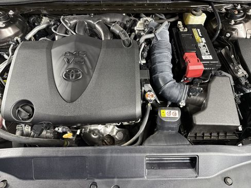 Used 2019 Toyota Avalon XLE image 27