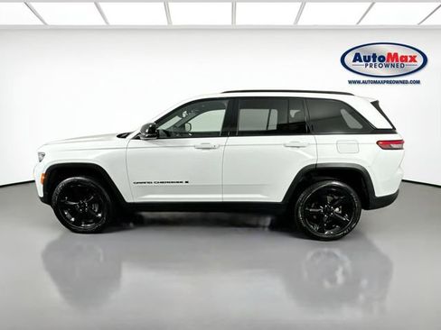 Used 2023 Jeep Grand Cherokee Altitude image 9