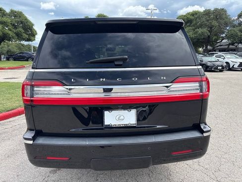 Used 2021 Lincoln Navigator Reserve w/ Luxury Package AWD/4WD image 4