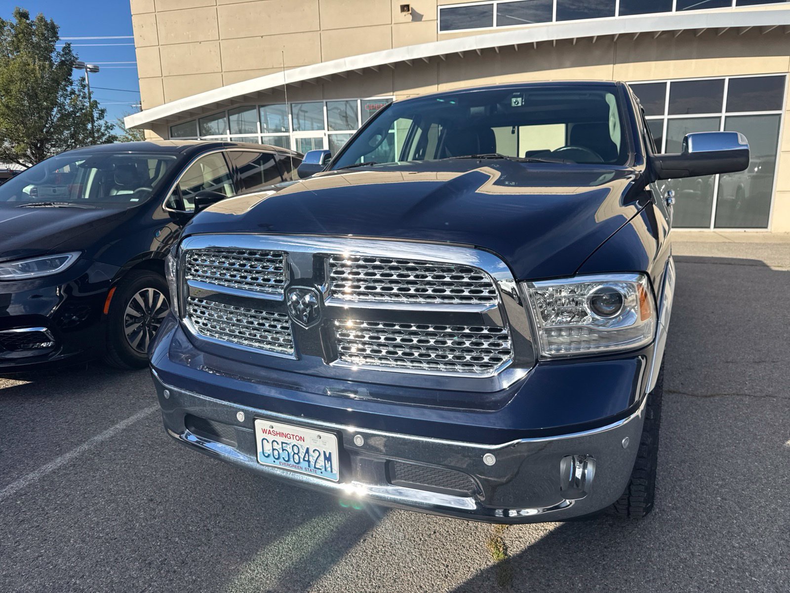 Used 2018 RAM 1500 Laramie AWD/4WD image 2