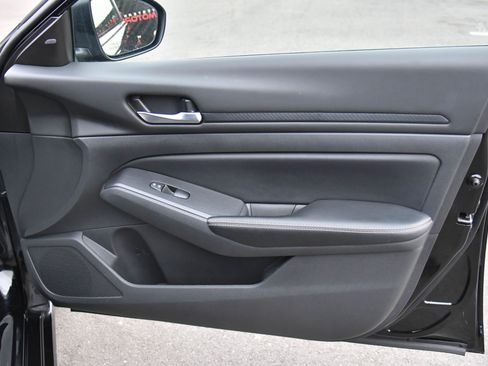 Used 2024 Nissan Altima 2.5 SV image 38