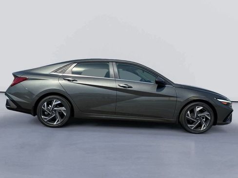 New 2025 Hyundai Elantra SEL w/ Cargo Package FWD image 8