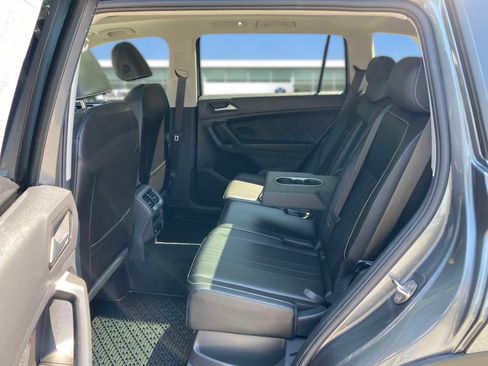 Used 2024 Volkswagen Tiguan SE AWD/4WD image 25