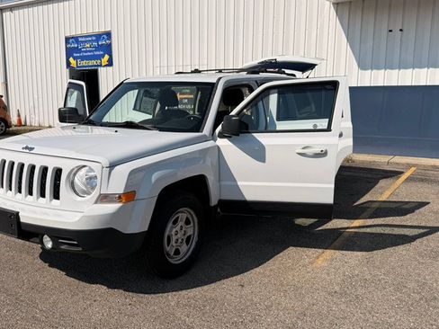 Used 2016 Jeep Patriot Sport w/ Power Value Group AWD/4WD image 19