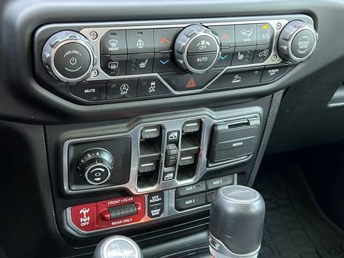 Used 2021 Jeep Gladiator Rubicon AWD/4WD image 26