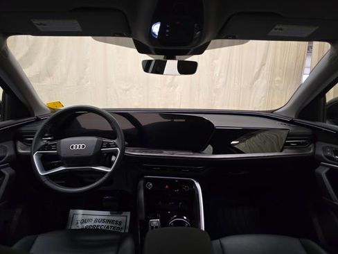 Used 2025 Audi Q5 Premium w/ Convenience Package image 29