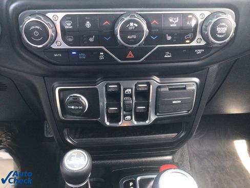 Used 2022 Jeep Wrangler Unlimited Sahara w/ Cold Weather Group image 28