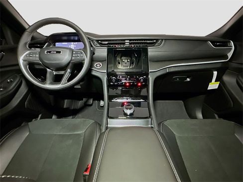 New 2025 Jeep Grand Cherokee 4WD image 6