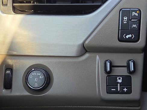 Used 2020 GMC Yukon SLT w/ Premium Edition image 21