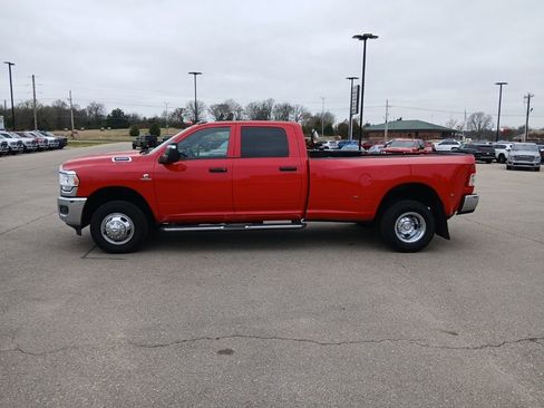 Used 2024 RAM 3500 Tradesman w/ Chrome Appearance Group image 4
