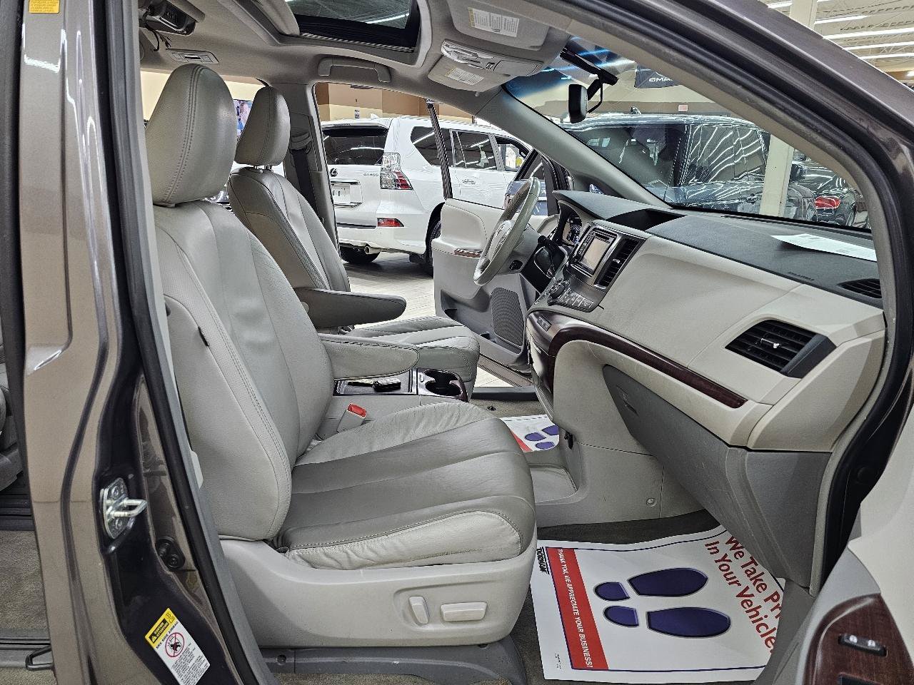 Used 2013 Toyota Sienna XLE FWD image 23