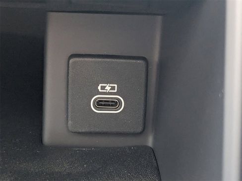 New 2025 Land Rover Discovery Dynamic SE image 27