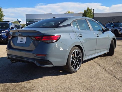 Used 2025 Nissan Sentra SR w/ SR Premium Package image 7