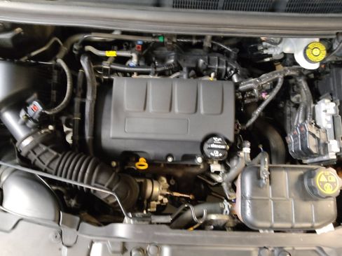 Used 2021 Chevrolet Trax LT FWD image 30