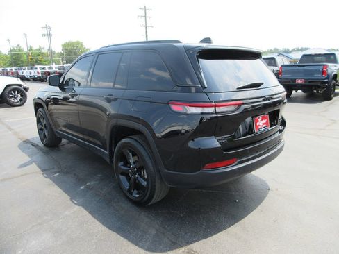 Used 2024 Jeep Grand Cherokee Limited w/ Black Appearance Package AWD/4WD image 10