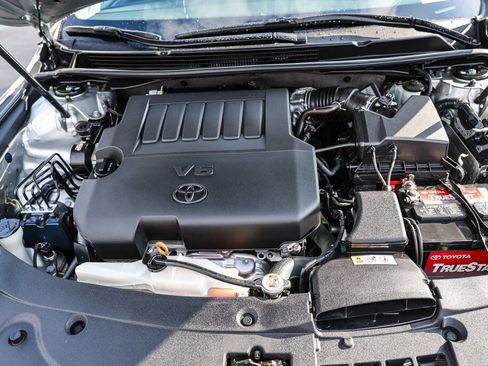 Certified 2018 Toyota Avalon XLE image 16