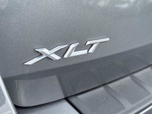 Used 2022 Ford Explorer XLT image 6