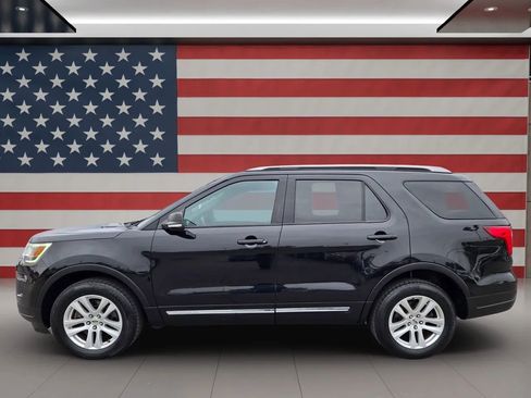 Used 2019 Ford Explorer XLT w/ Equipment Group 202A image 5