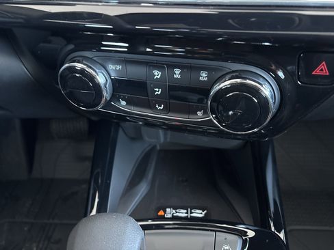 New 2026 Chevrolet Trax RS w/ Sunroof Package image 18