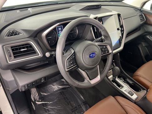 Used 2025 Subaru Ascent Touring AWD/4WD image 17