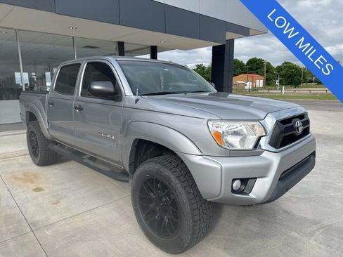 Used 2015 Toyota Tacoma 4x4 Double Cab w/ SR5 Package image 1