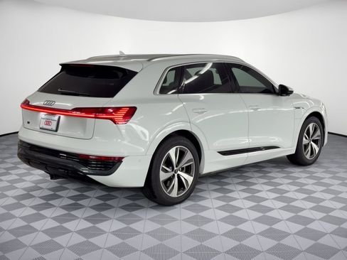 Used 2024 Audi Q8 e-tron Premium Plus w/ Premium Plus Package AWD/4WD image 9
