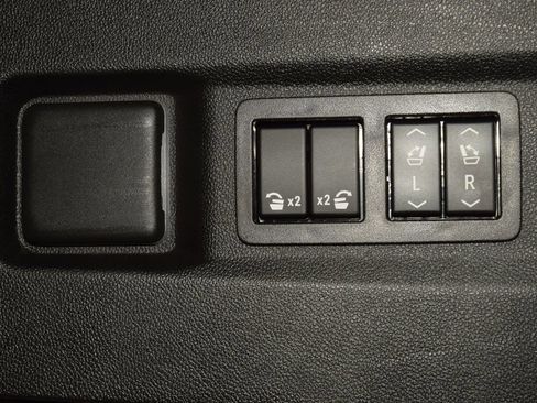 Used 2024 GMC Yukon Denali Ultimate AWD/4WD image 27