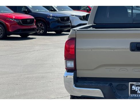 Used 2018 Toyota Tacoma SR5 RWD image 43