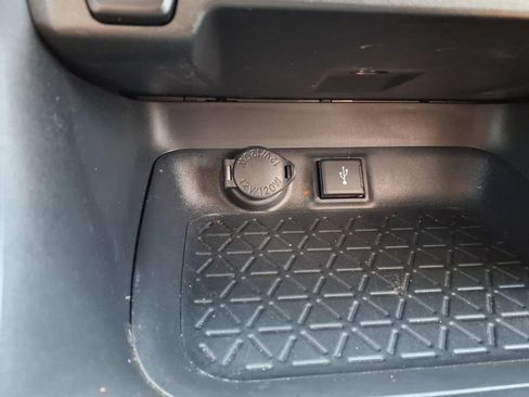 Used 2022 Toyota RAV4 XLE Premium AWD/4WD image 21