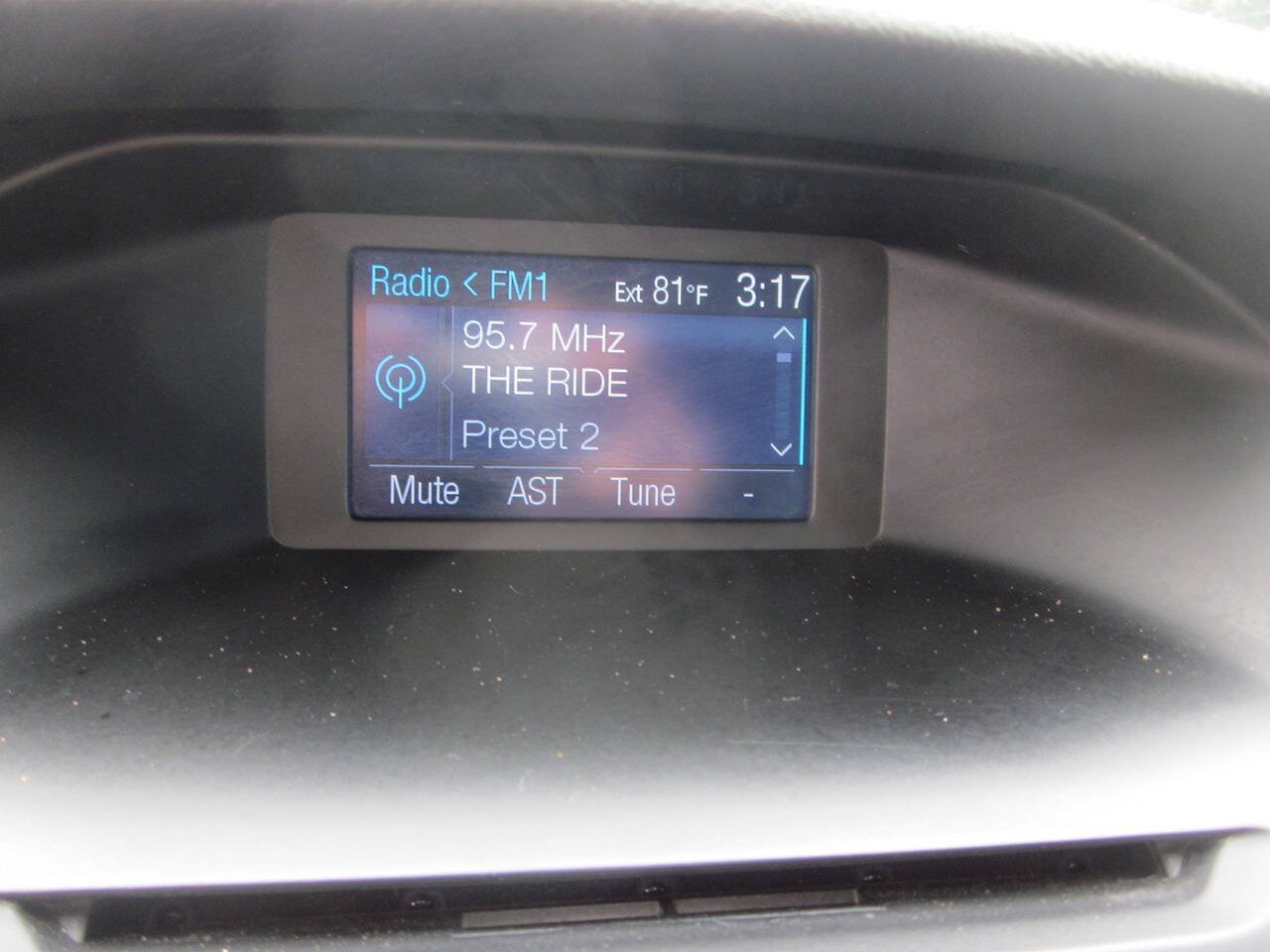 Used 2014 Ford Focus SE w/ Equipment Group 201A FWD image 11