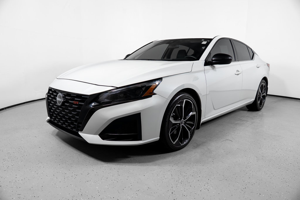 Used 2023 Nissan Altima 2.5 SR FWD image 14