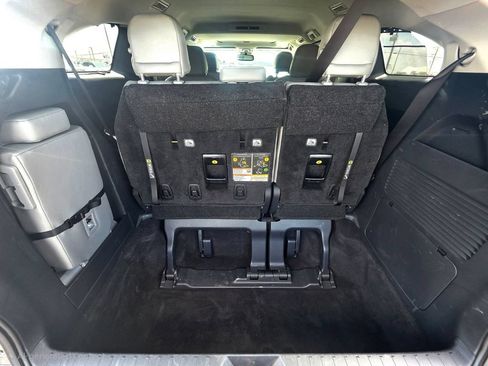Used 2026 Toyota Sienna XLE FWD image 6
