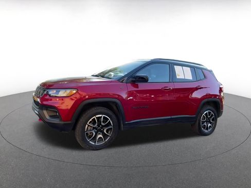 Used 2025 Jeep Compass Trailhawk image 2
