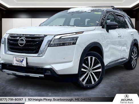 Used 2024 Nissan Pathfinder Platinum image 1
