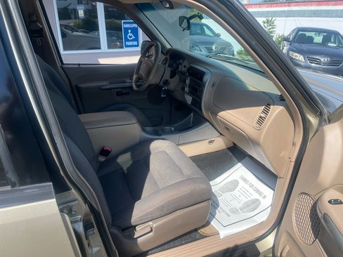 Used 2002 Ford Explorer Sport Trac 4x4 image 24