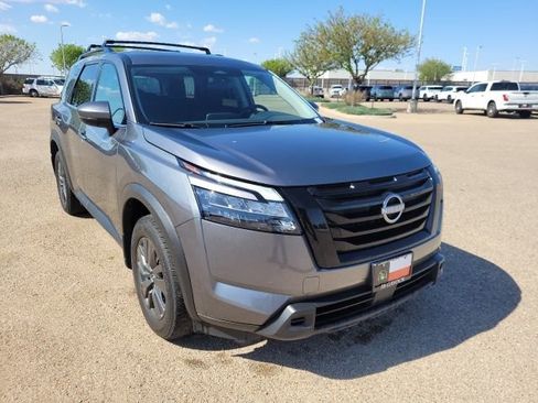 Used 2024 Nissan Pathfinder SV w/ Black Appearance Package FWD image 4