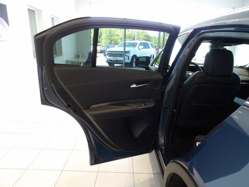 Used 2024 Cadillac XT4 Premium Luxury image 16