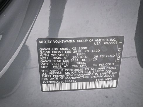 Used 2025 Volkswagen Atlas SEL Premium R-Line AWD/4WD image 36