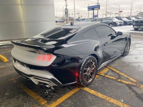 Used 2024 Ford Mustang GT Premium image 4