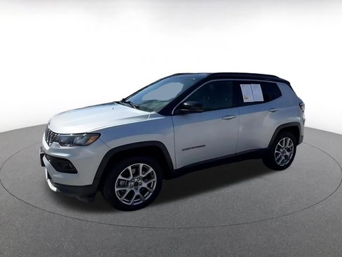 Used 2025 Jeep Compass Limited AWD/4WD image 8