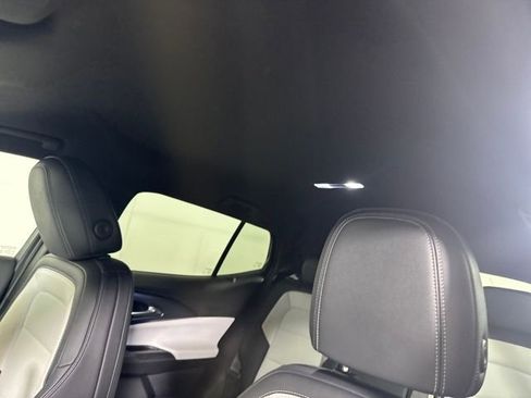 Used 2025 Chevrolet Equinox EV LT image 12