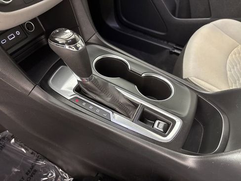 Used 2020 Chevrolet Equinox LS FWD image 36