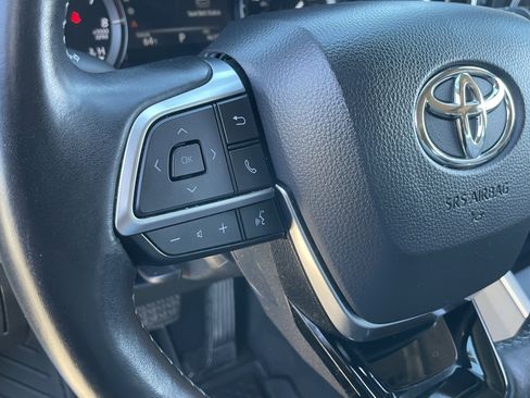 Used 2020 Toyota Highlander XLE image 23