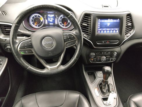 Used 2019 Jeep Cherokee Latitude Plus w/ Comfort/Convenience Group FWD image 22
