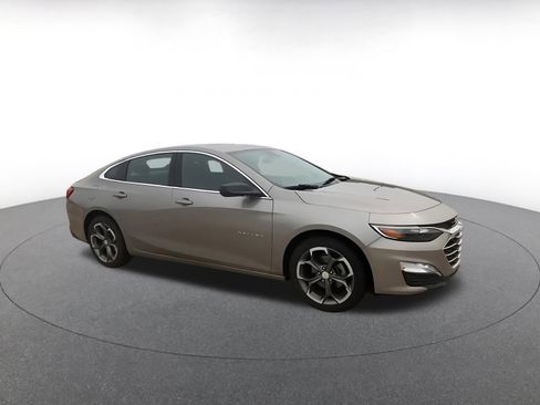 Used 2023 Chevrolet Malibu LT w/ Driver Confidence Package FWD image 2