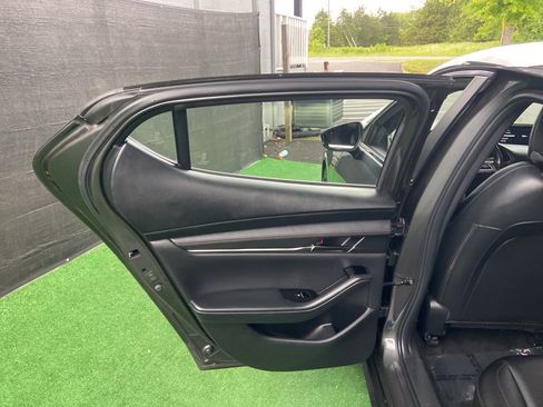 Used 2019 MAZDA MAZDA3 Hatchback w/ Preferred Package FWD image 31
