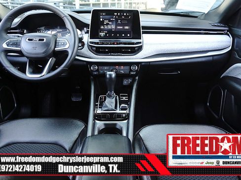 Used 2025 Jeep Compass Latitude AWD/4WD image 11