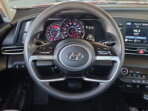 Used 2023 Hyundai Elantra SEL w/ Preferred Accessory Package FWD image 12