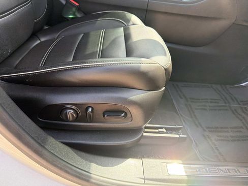 Used 2018 GMC Acadia Denali w/ Technology Package FWD image 16